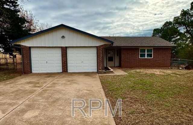 440 E Carson Ln - 440 East Carson Lane, Mustang, OK 73064