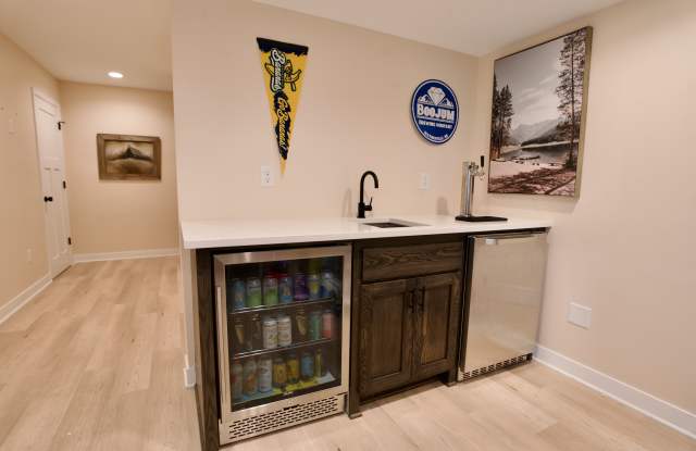 2080 Watermark Way Gallery 4
