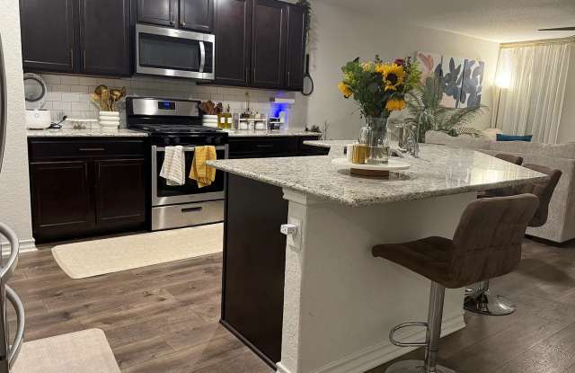 Room in 5 Bedroom Home at Ailey Knl photos photos