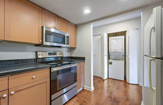 Charming 3rd Floor 2bed/2bath Apartment in North Bellevue! Gallery 3