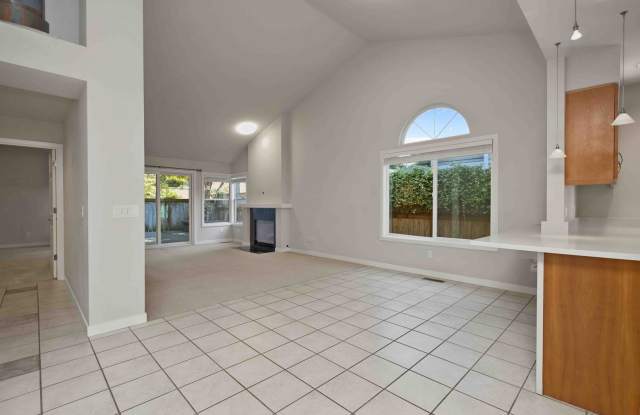 Spacious Kirkland Home in a Convenient Location Gallery 3
