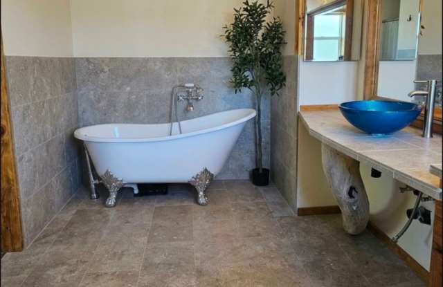 Great 3 Bedroom 2 Bathroom Home with Beautiful Views Gallery 4