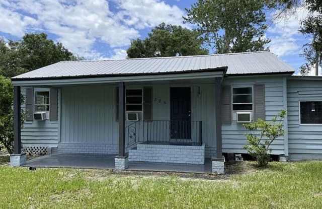 Captivating 3 Bedroom Home Getaway - 326 East Whidden, Arcadia, FL 34266