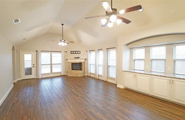 729 Paintbrush Court Gallery 4