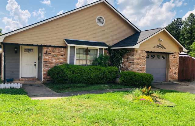 SOUTHERN HILLS-BIG CORNER LOT-NICE BRICK HOME - 9106 Bushnell Lane, Shreveport, LA 71118 SOUTHERN HILLS-BIG CORNER LOT-NICE BRICK HOME - 9106 Bushnell Lane, Shreveport, LA 71118