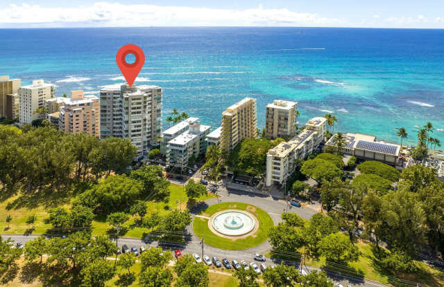Large 2bd/2ba with parking on the Gold Coast with direct beach access Gallery 3
