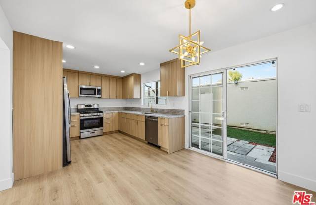 19111 Hamlin St unit: 6 photos photos