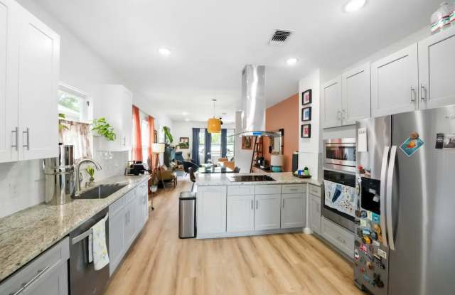 806 West French Place Gallery 3