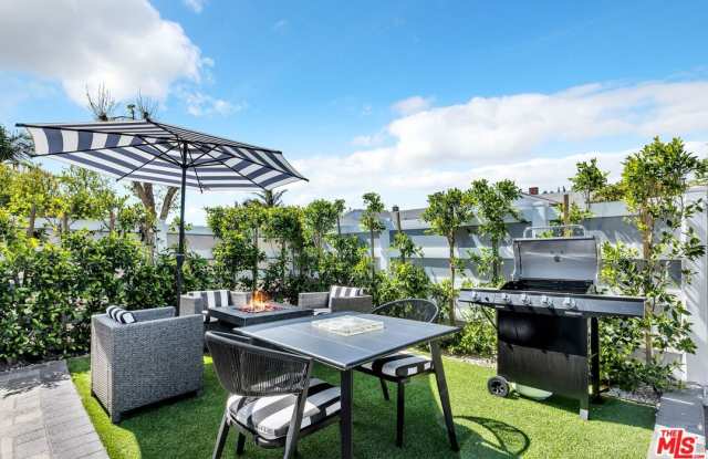 7076 Park Manor photos photos