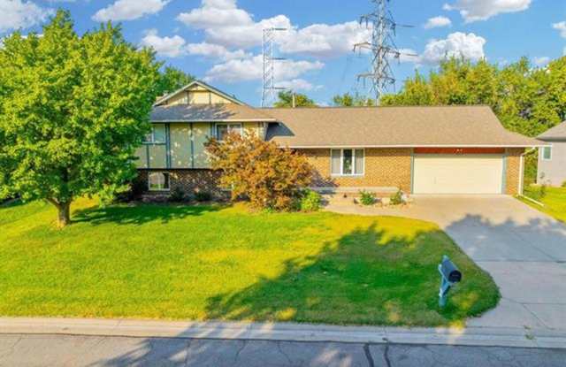 Large Family home in Chelsea Est. just SW a few blocks from 21st N. and Rock Rd. - 1833 North Rutland Street, Wichita, KS 67206