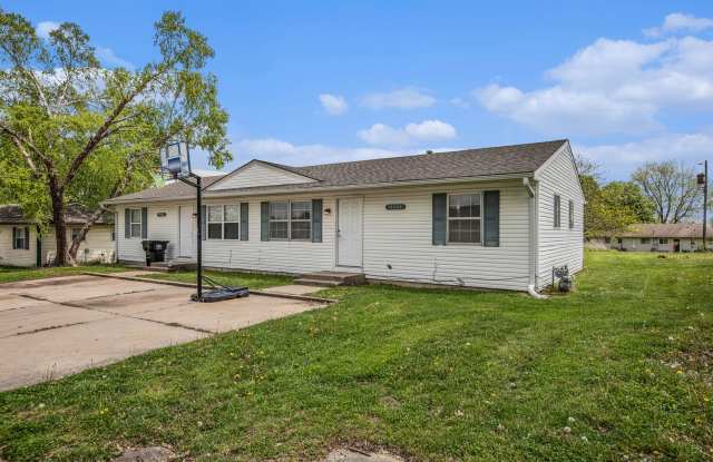 Beautiful 2BR/1BA Duplex in Independence! photos photos