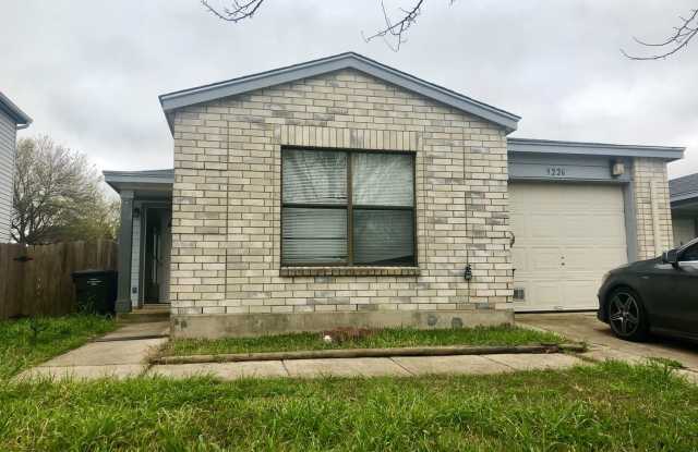 9226 VILLAGE BROWN - 9226 Village Brown, San Antonio, TX 78250
