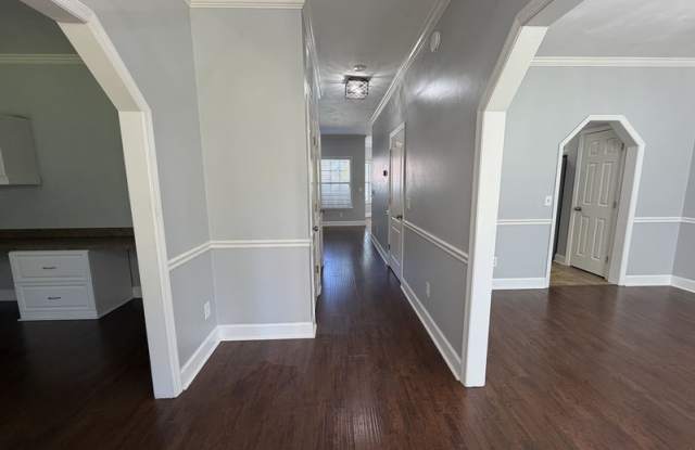 1829 Wagon Wheel Cir W Gallery 4