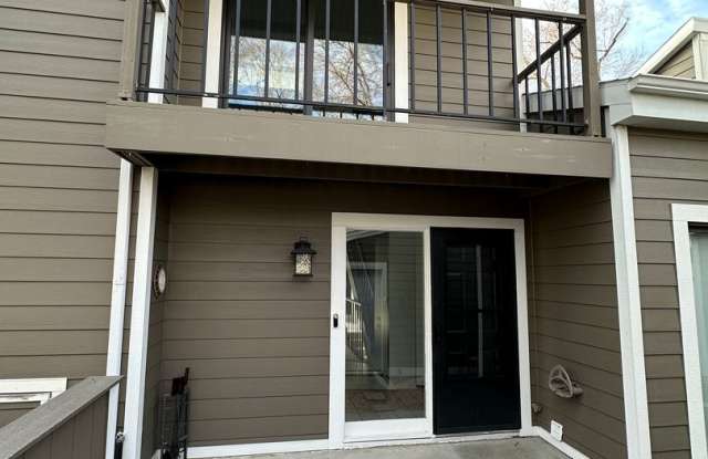 2 Bedroom, 2 1/2 Bathroom Townhome located near hospitals and colleges! photos photos
