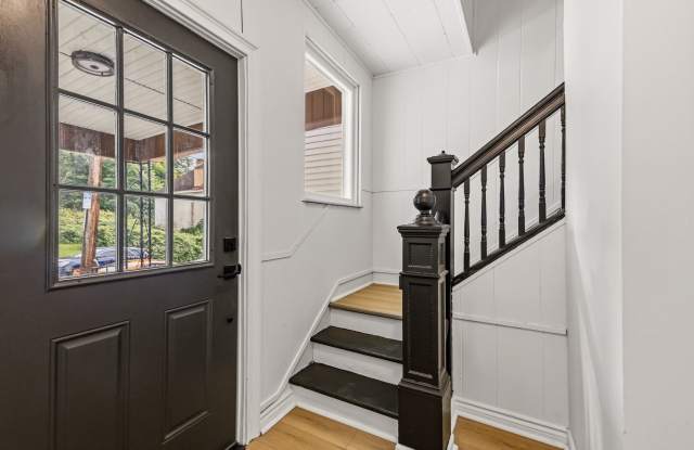 5 bed 2.5 bath - Brighton Heights, all renovated, central air.  HALF MONTH FREE! Gallery 3