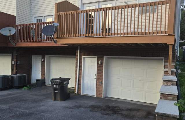Spacious 2-Bedroom Townhome – End Unit with Private Deck & Garage Gallery 4