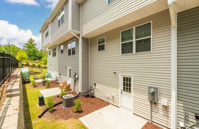 3 Bedroom 2.5 Bath Townhouse in Bluffs at Magnolia Creek community Gallery 3
