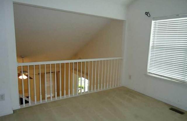 2302 Westgate Circle Gallery 4