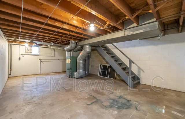 249 Madison Street - 249 Madison Street, Waterloo, IA 50703