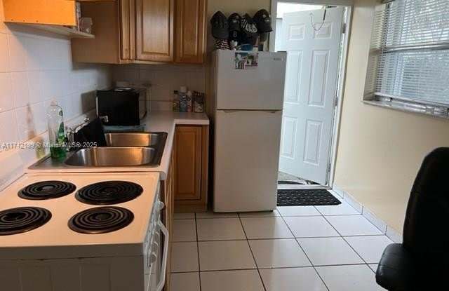 103 SE 5th St - 103 Southeast 5th Street, Dania Beach, FL 33004