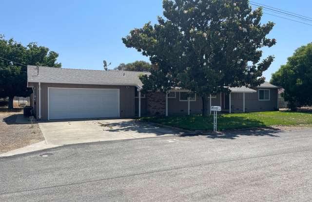 Spacious 3 Bedroom + Office Ranch-Style Home Gallery 3