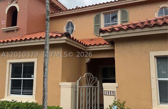 4939 N Harbor Isles Dr Gallery 2
