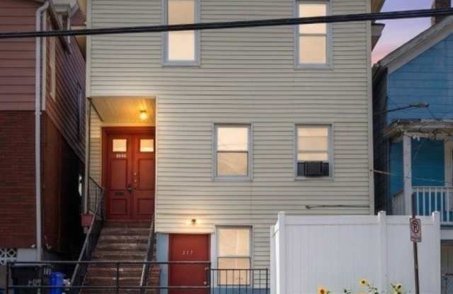 297 W Broadway Gallery 1