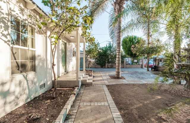 7542 Lindley Avenue Gallery 4