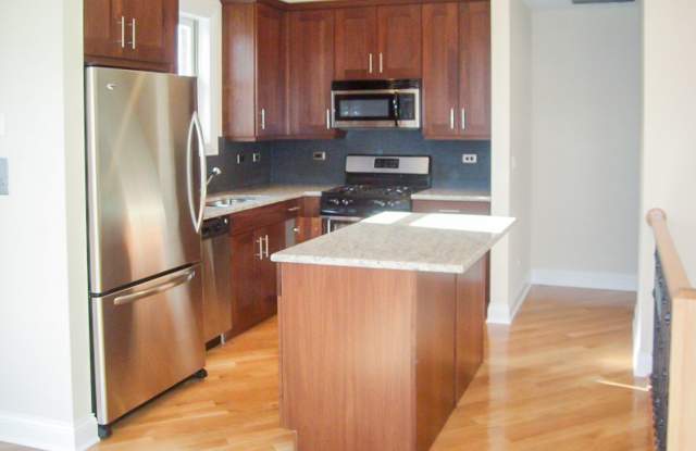 2334 N Greenview Gallery 2