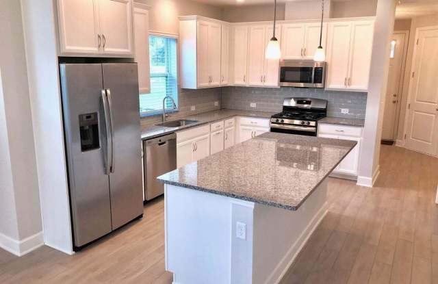 553 VISTA LAKE CIR Gallery 2