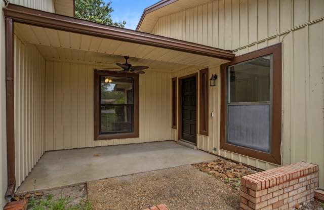 205 Elizabeth Court Gallery 3