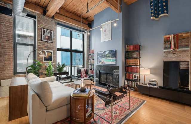 300 W Grand Avenue Gallery 4