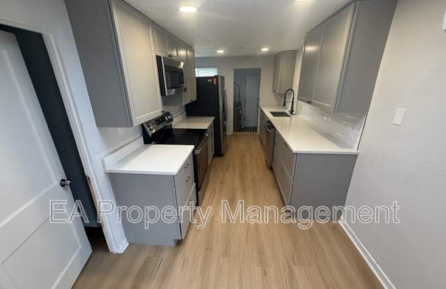 704 La Poblana Rd NW photos photos