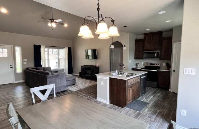 946 CYPRESS DR Gallery 4