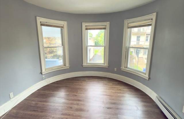 Spacious 2-Bedroom, 1-Bath Home in Hartford photos photos