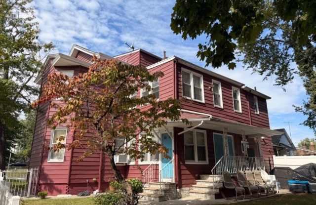354 Ogden St Gallery 1