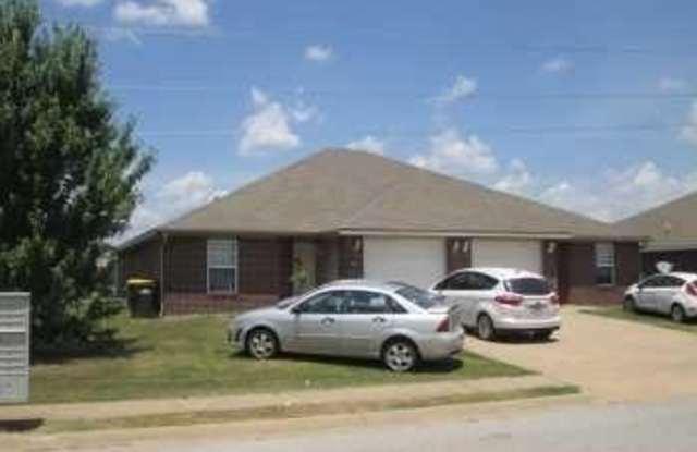809 Meadowlands  DR photos photos