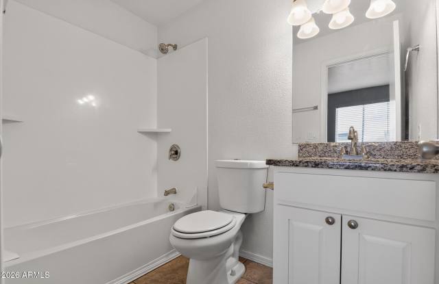 2132 W GLENROSA Avenue Gallery 4