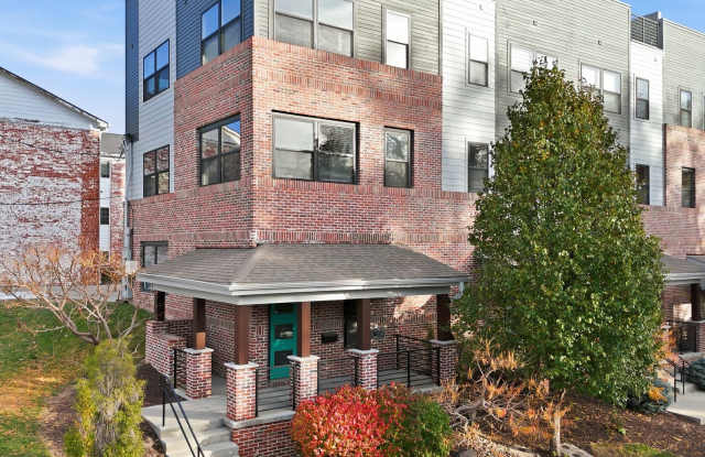 Stylish Midtown townhouse with stunning city views! photos photos Stylish Midtown townhouse with stunning city views! photos photos