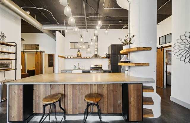 881 Memorial Drive SE Gallery 4