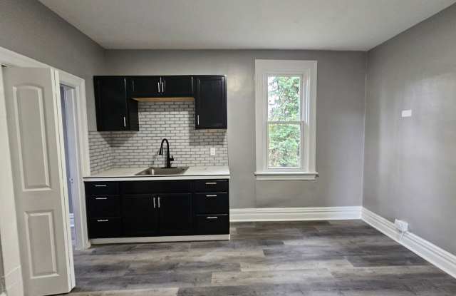 Fully updated 3 Bedroom 1 Bath Apartment for rent in Beechview! Gallery 3