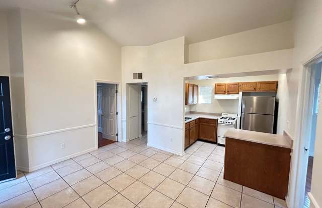Historic District 2 bed 1 bath & Large Storage Unit near Friendship Garden of PHX photos photos