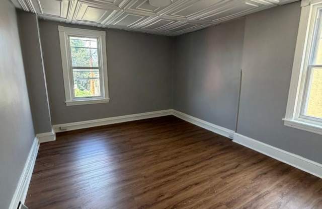 Beautiful 4-Bedroom Home with Modern Updates Gallery 1