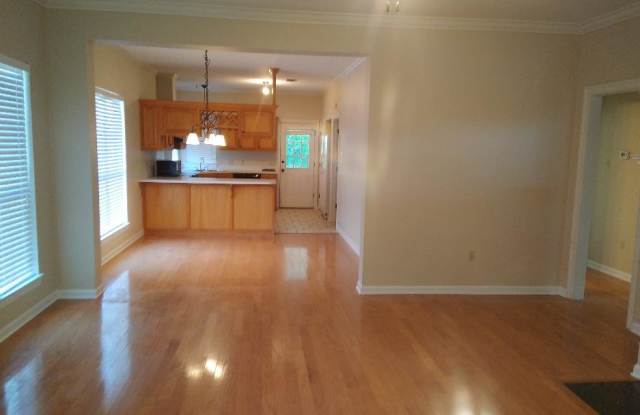 Great 3 bedroom home in Azalea Lakes- First month free with 30 day move in! Gallery 3