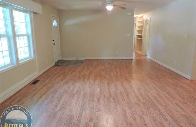 3bd/2ba Ranch-Style Home Central to Boone Gallery 4