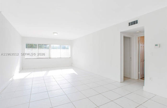 10001 W Bay Harbor Dr Gallery 2
