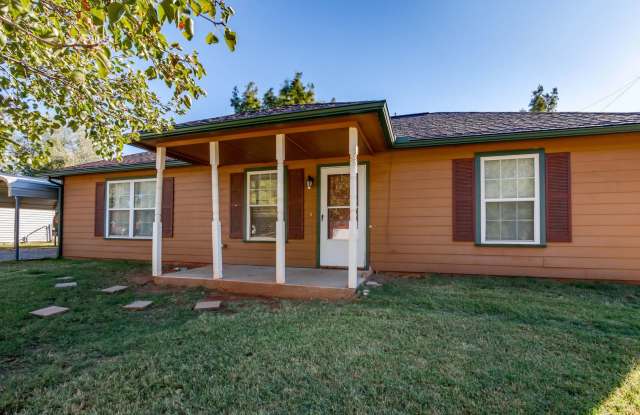 Newer Three bed home on large lot - 5516 Wilson Place, Oklahoma City, OK 73135