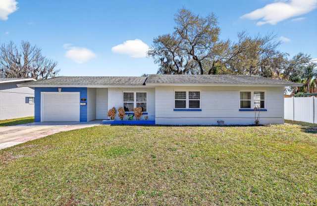 3 Bedroom Home in Tavares with Large Fenced Backyard photos photos