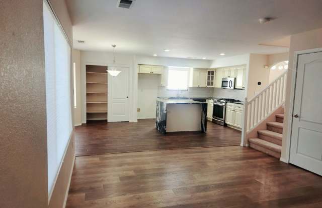 7136 Deer Canyon Ave Gallery 3