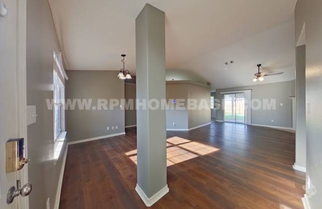 Charming 3-Bedroom Home in the Hidden Estates Community of Navarre Gallery 3
